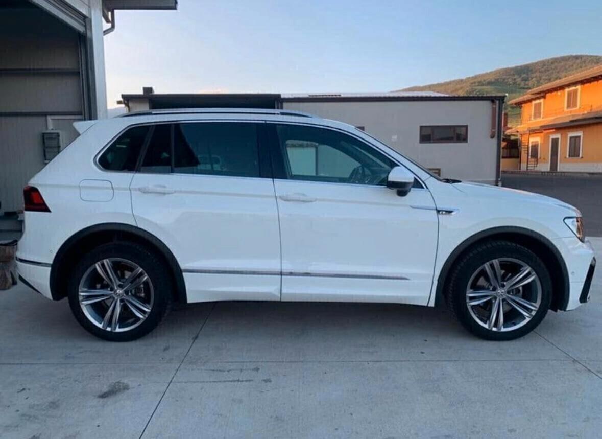 Volkswagen Tiguan 2.0 TDI SCR DSG 4MOTION Executive R-Line BMT