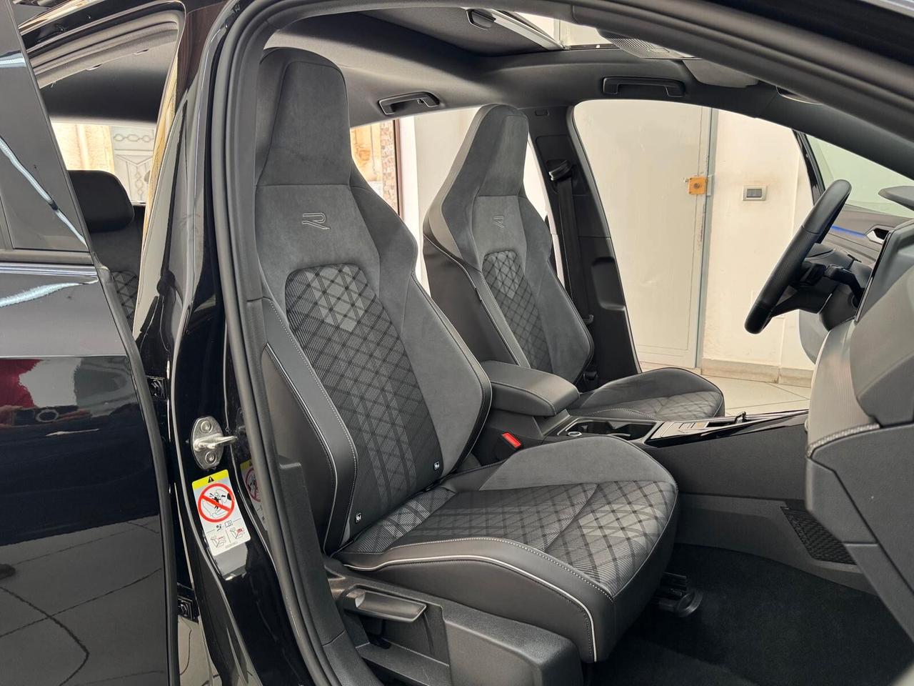 Volkswagen Golf 2.0 TDI 150 CV DSG R-Line 2023 Tetto Apribile