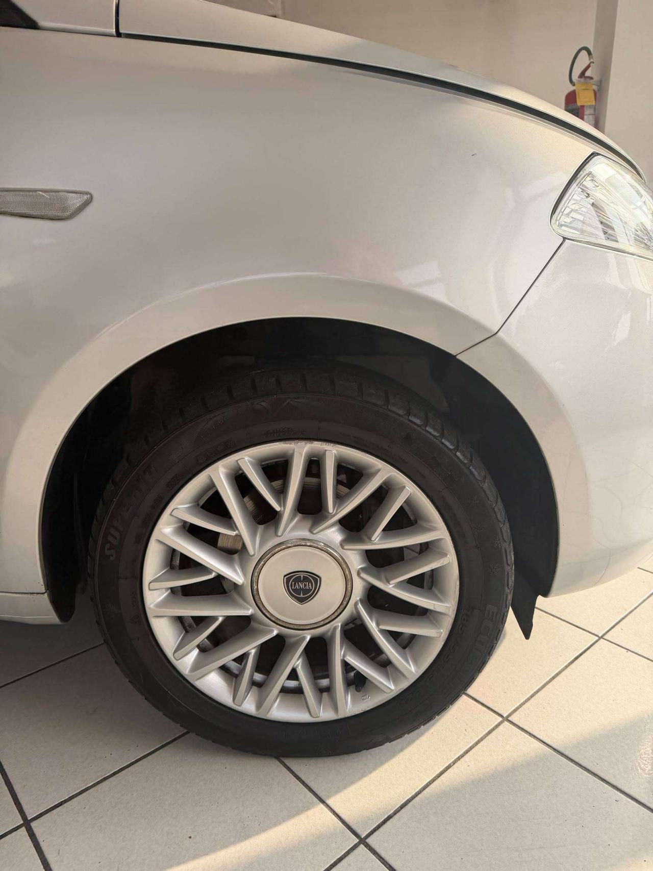 Lancia Ypsilon Ypsilon III 1.2 8v Gold c/CL 69cv E