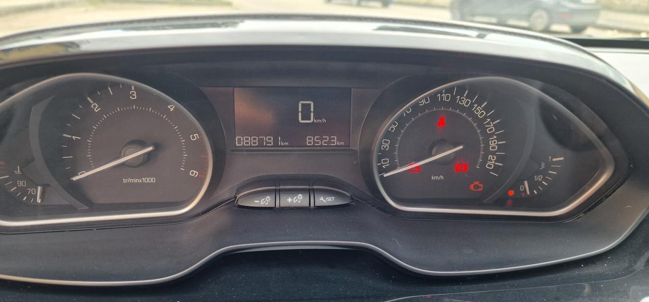 Peugeot 2008 BlueHDi 100CV Allure