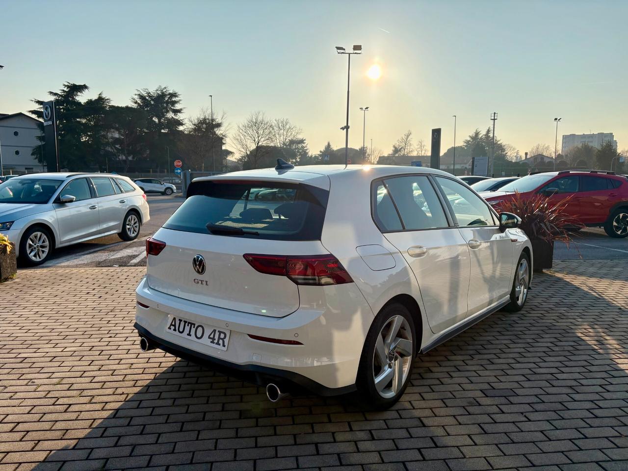 VW Golf 8 GTI 2.0 TSI DSG | SOLI 15.000 KM – COME NUOVA – GARANZIA UFF. iva esposta