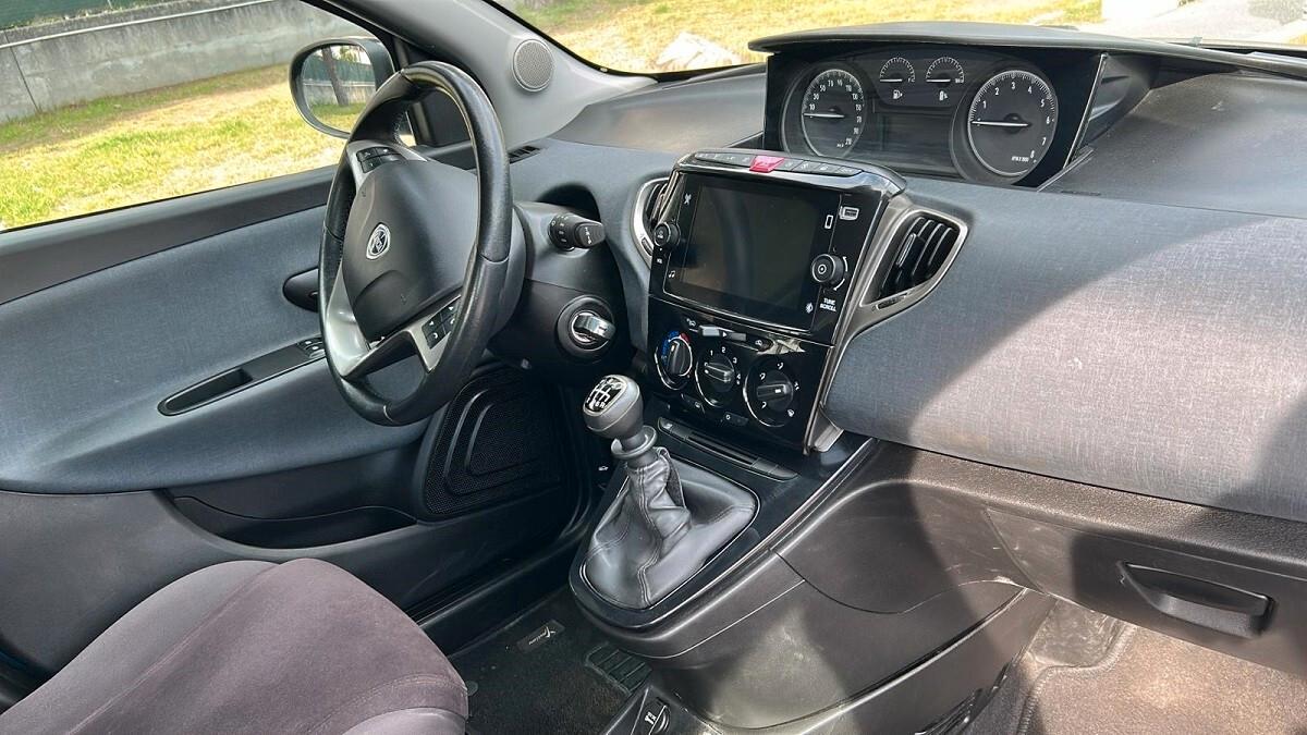 Lancia Ypsilon 1.0 FireFly 5 porte S&S Hybrid Alberta Ferretti