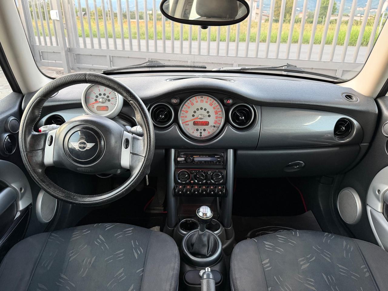 Mini 1.4 tdi One D 75cv de luxe okneopatentati