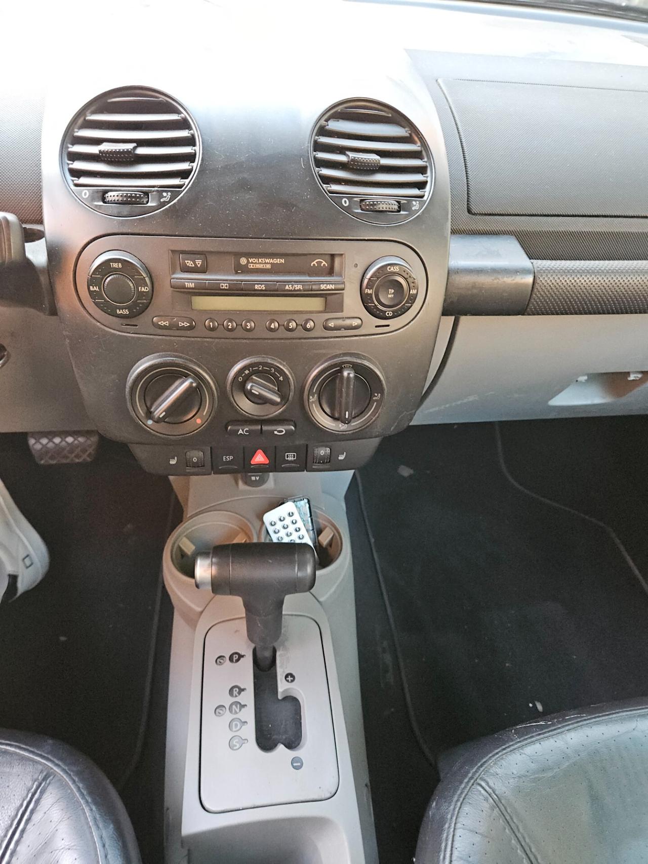 Volkswagen New Beetle 2.0 Cabrio Automatica