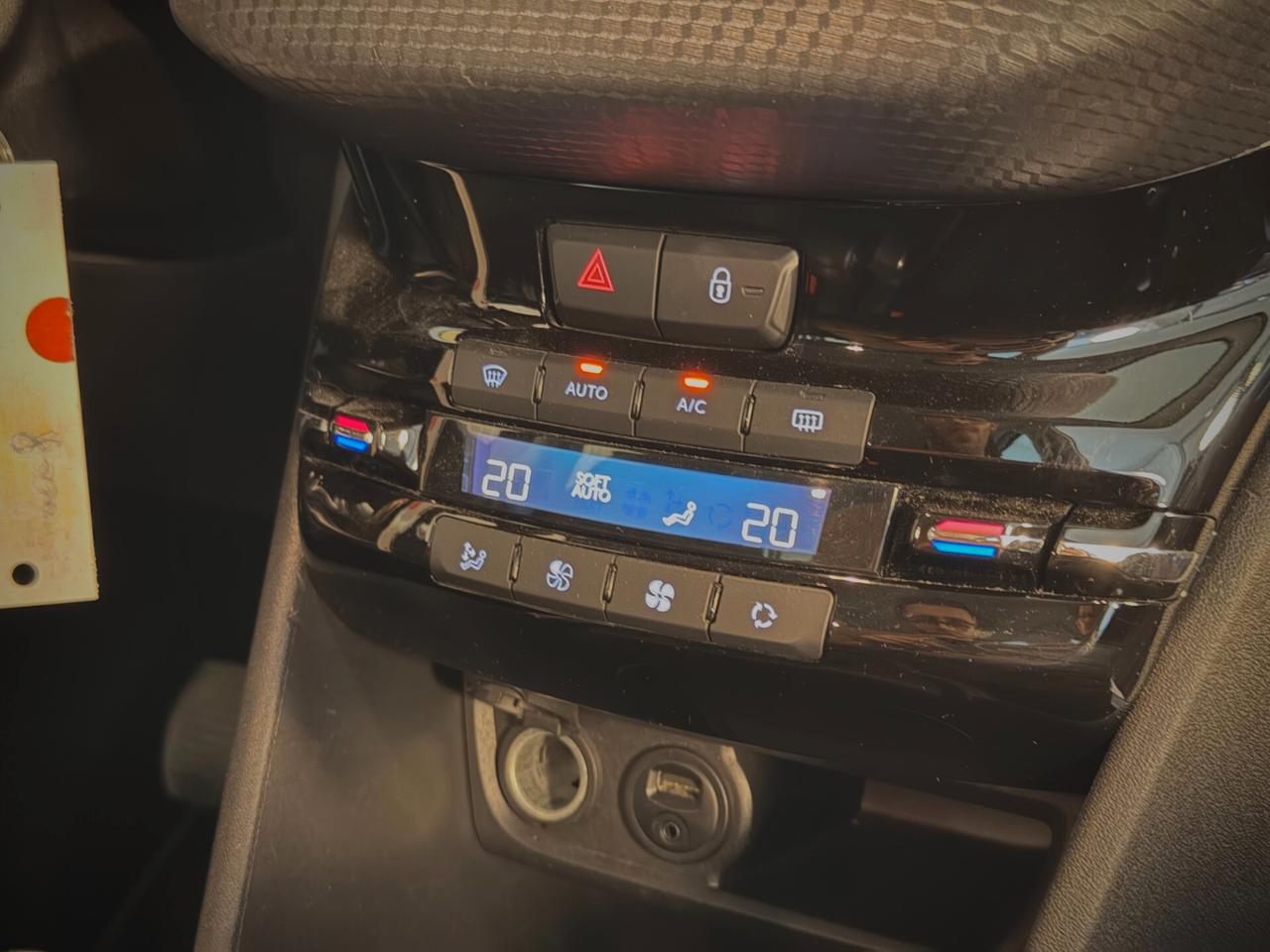 Peugeot 2008 1.2 VTi 82CV Active - NEOPATENTATI