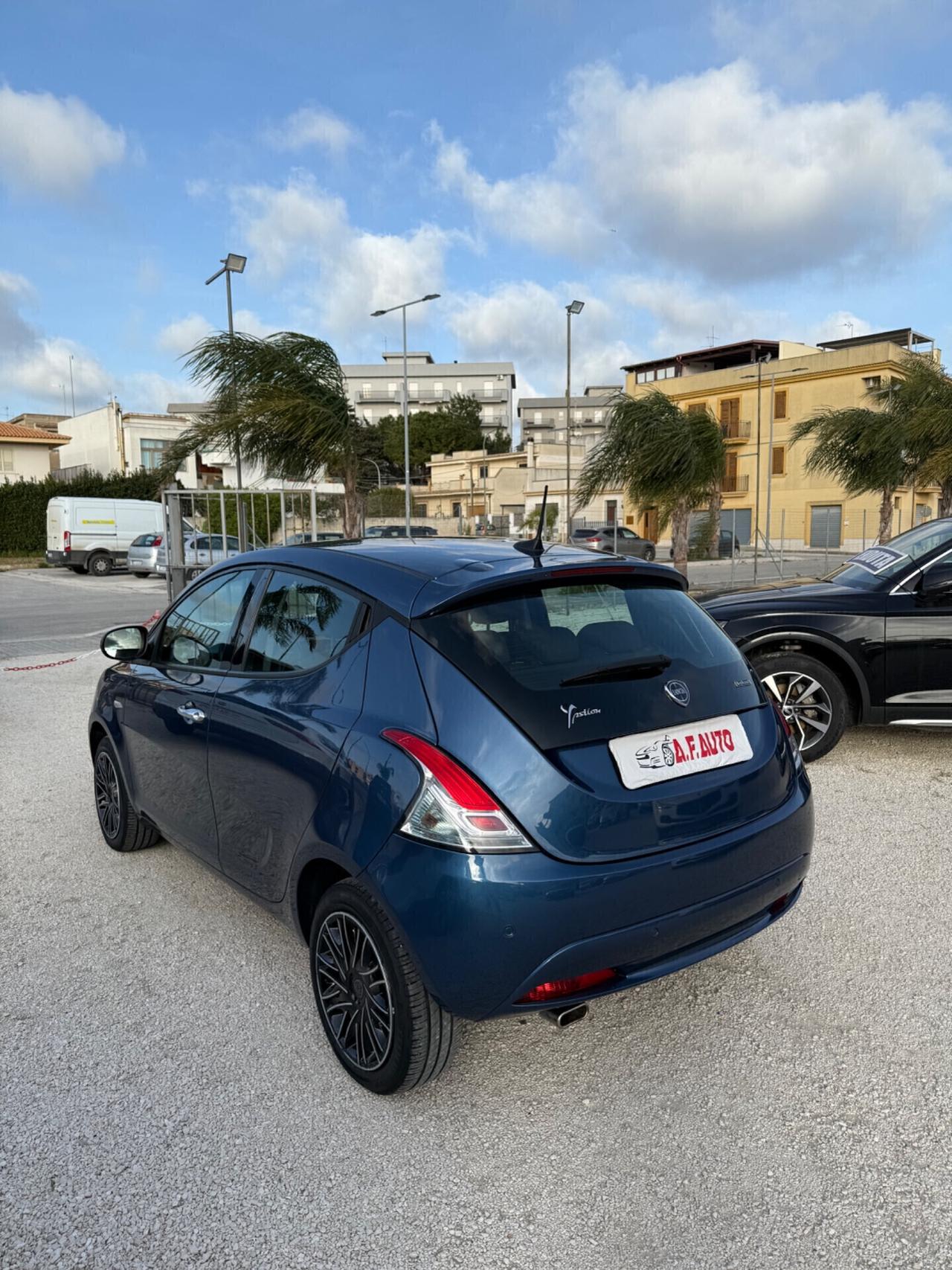 Lancia Ypsilon 1.0 FireFly 5 porte S&S Hybryd Gold