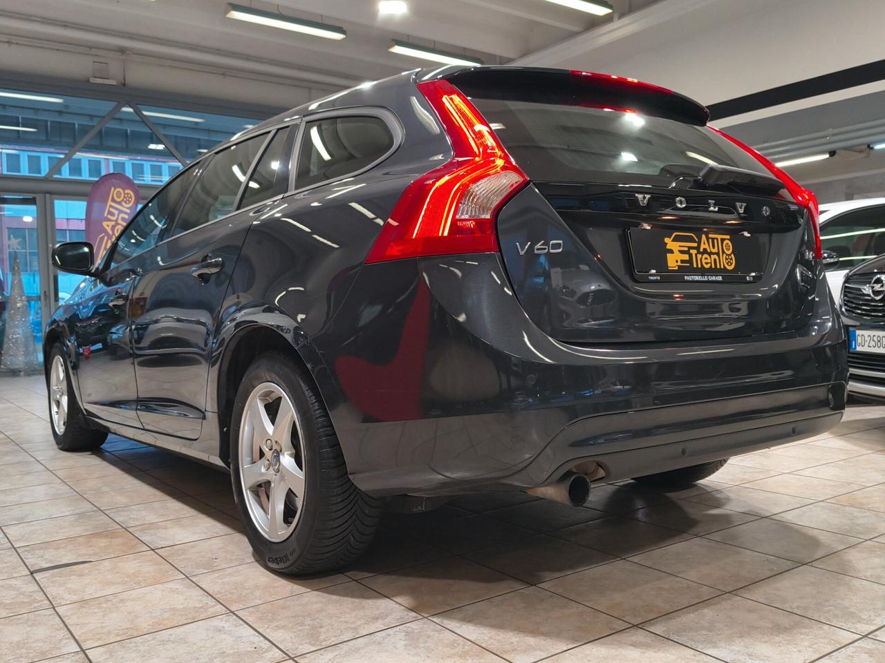 Volvo V60 D2 R-design Momentum 139.000km