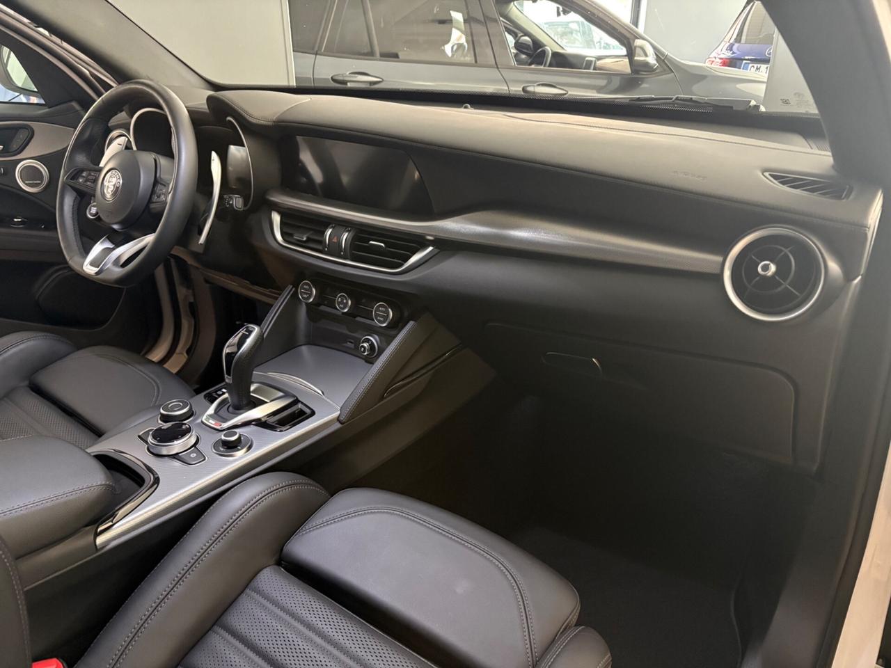 Alfa Romeo Stelvio 2.2 Q4 210 CV AT8 Veloce