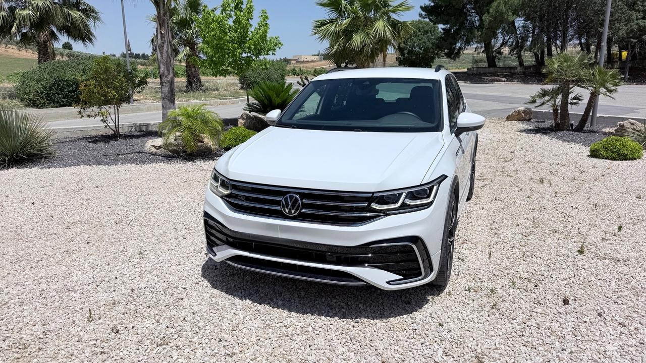 Volkswagen Tiguan 2.0 TDI 150 CV SCR DSG R-Line