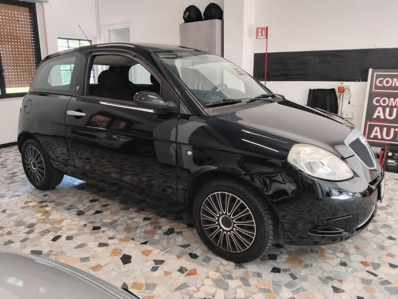 Lancia Ypsilon 1.2 Versus