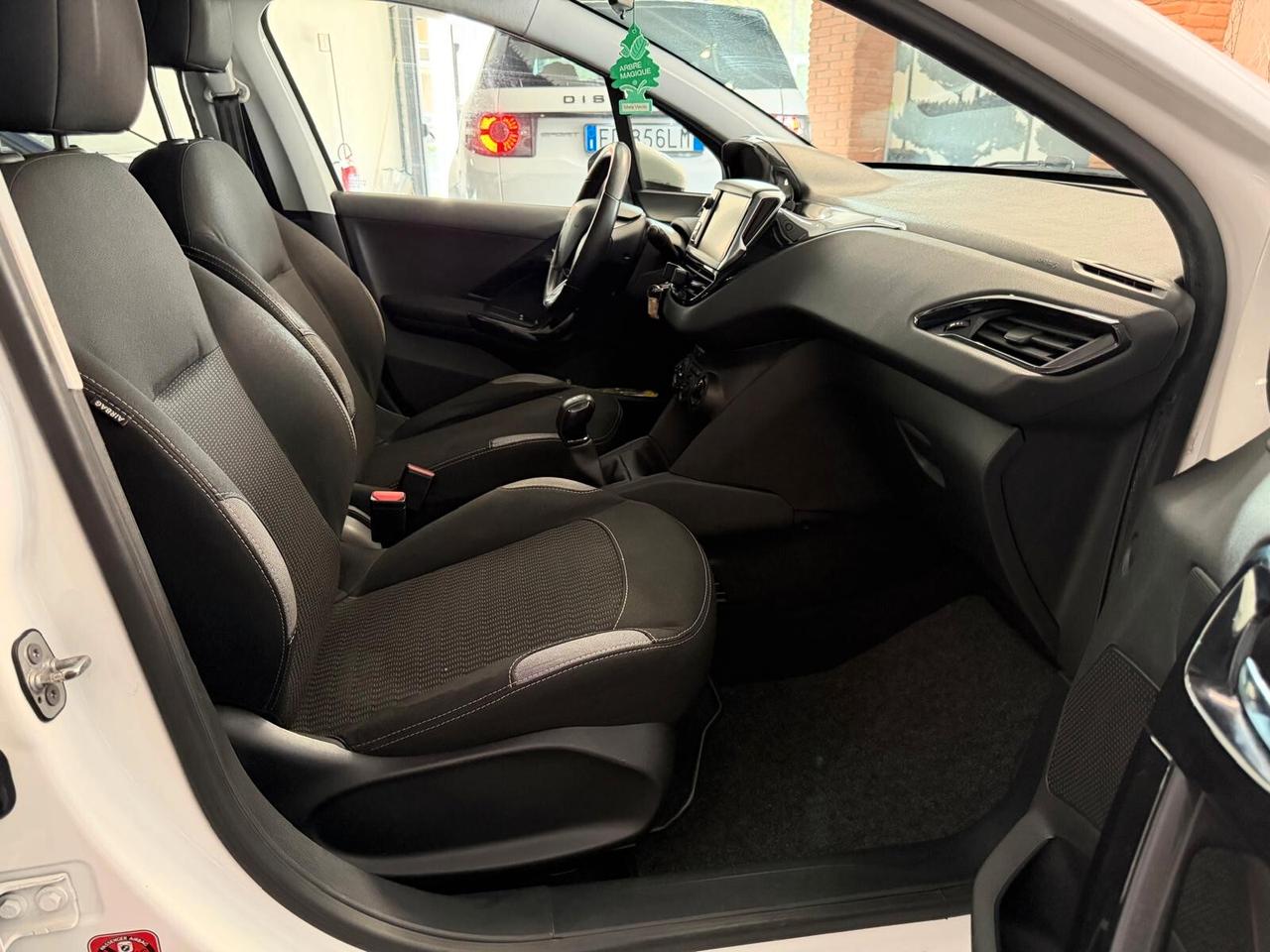 Peugeot 208 PureTech 82 5 porte Allure