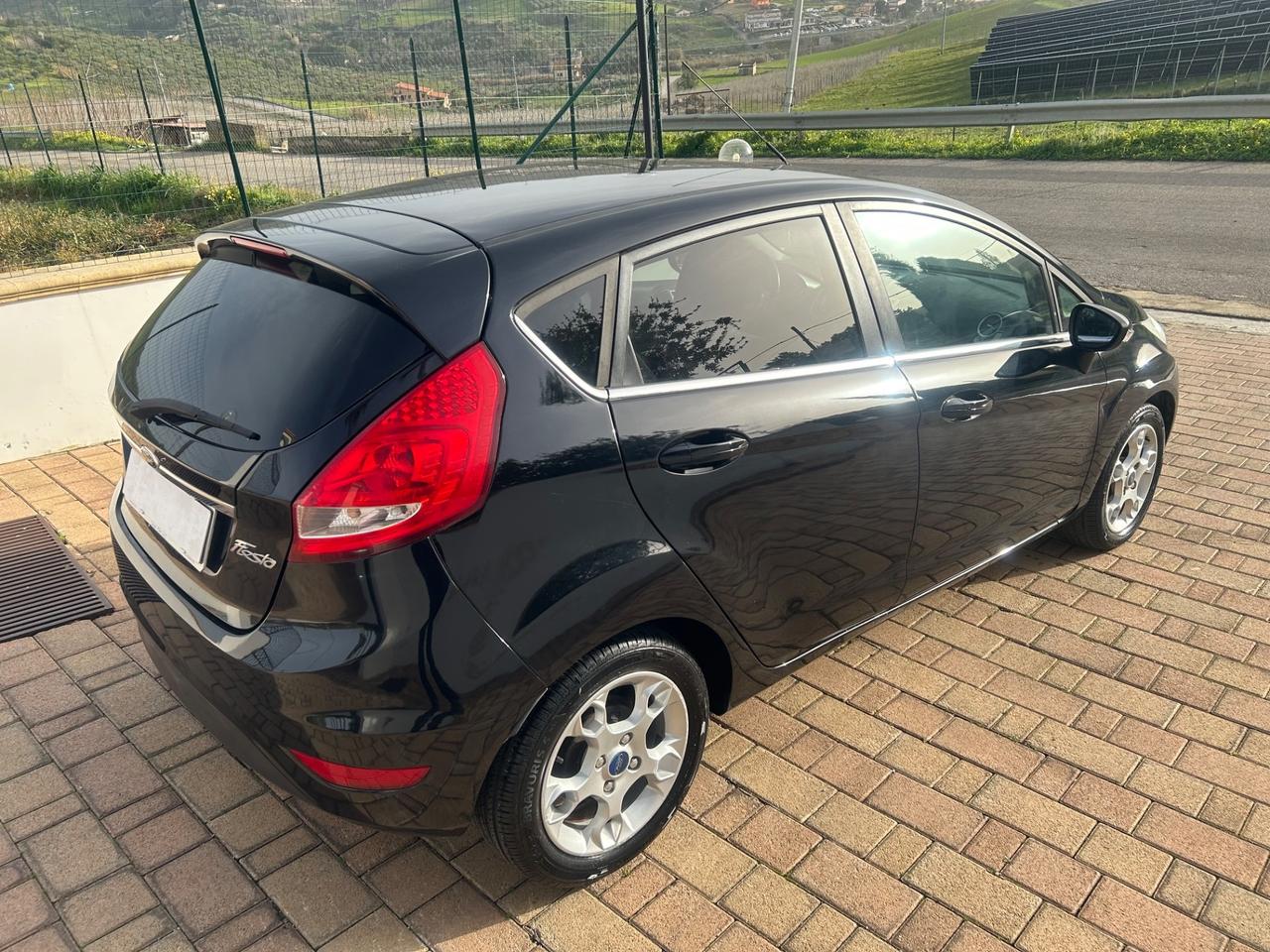 Ford Fiesta 1.4 TDCi 70CV 5 porte Titanium