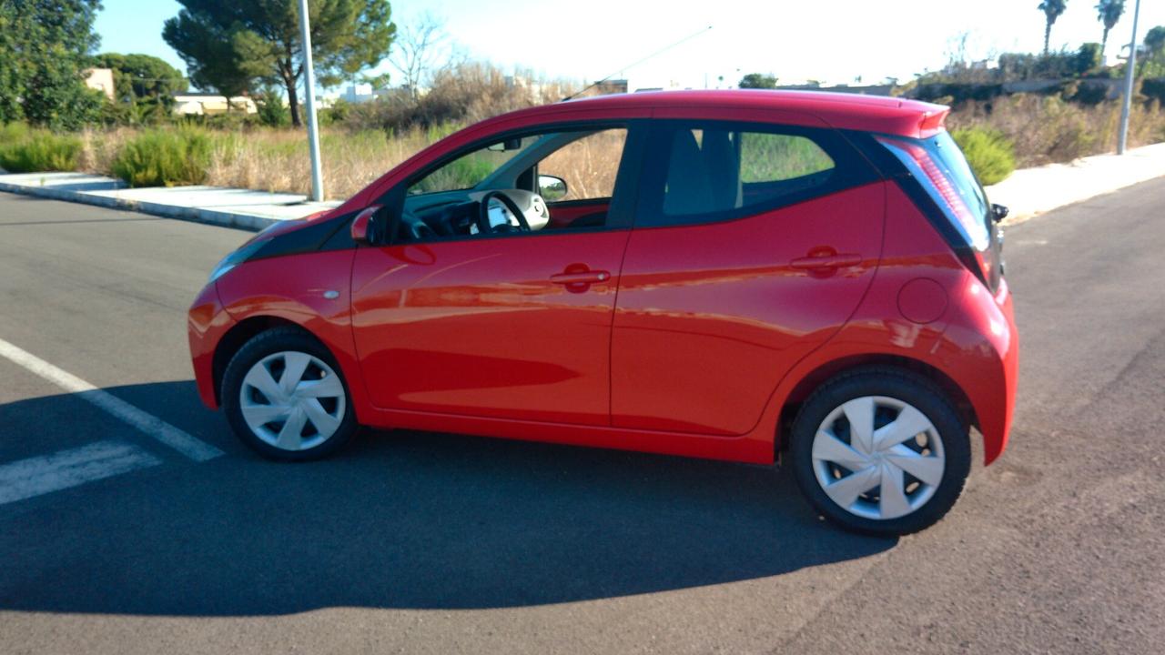Toyota Aygo 1.0 VVT-i 69 CV 5 porte x-cool TSS