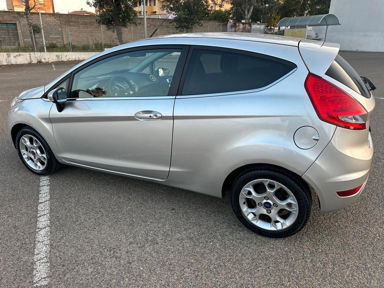 Ford Fiesta 1.4 TDCi 70CV 5 porte Titanium