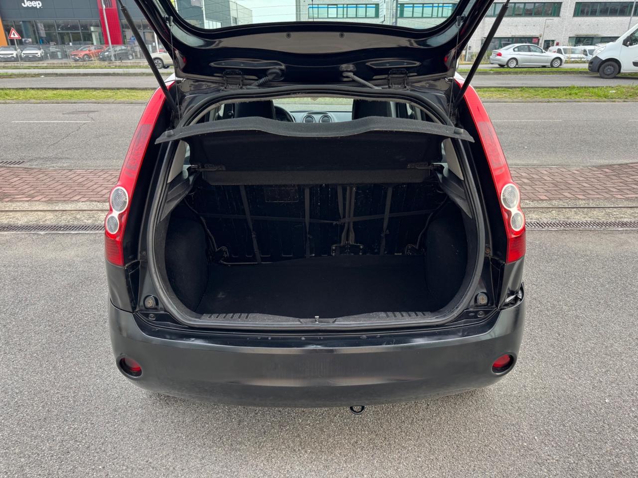 Ford Fiesta 1.2 Benzina. Ok Neopatentati
