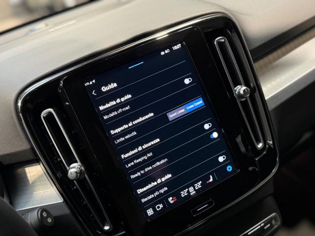 VOLVO XC40 B3 automatico Plus Bright