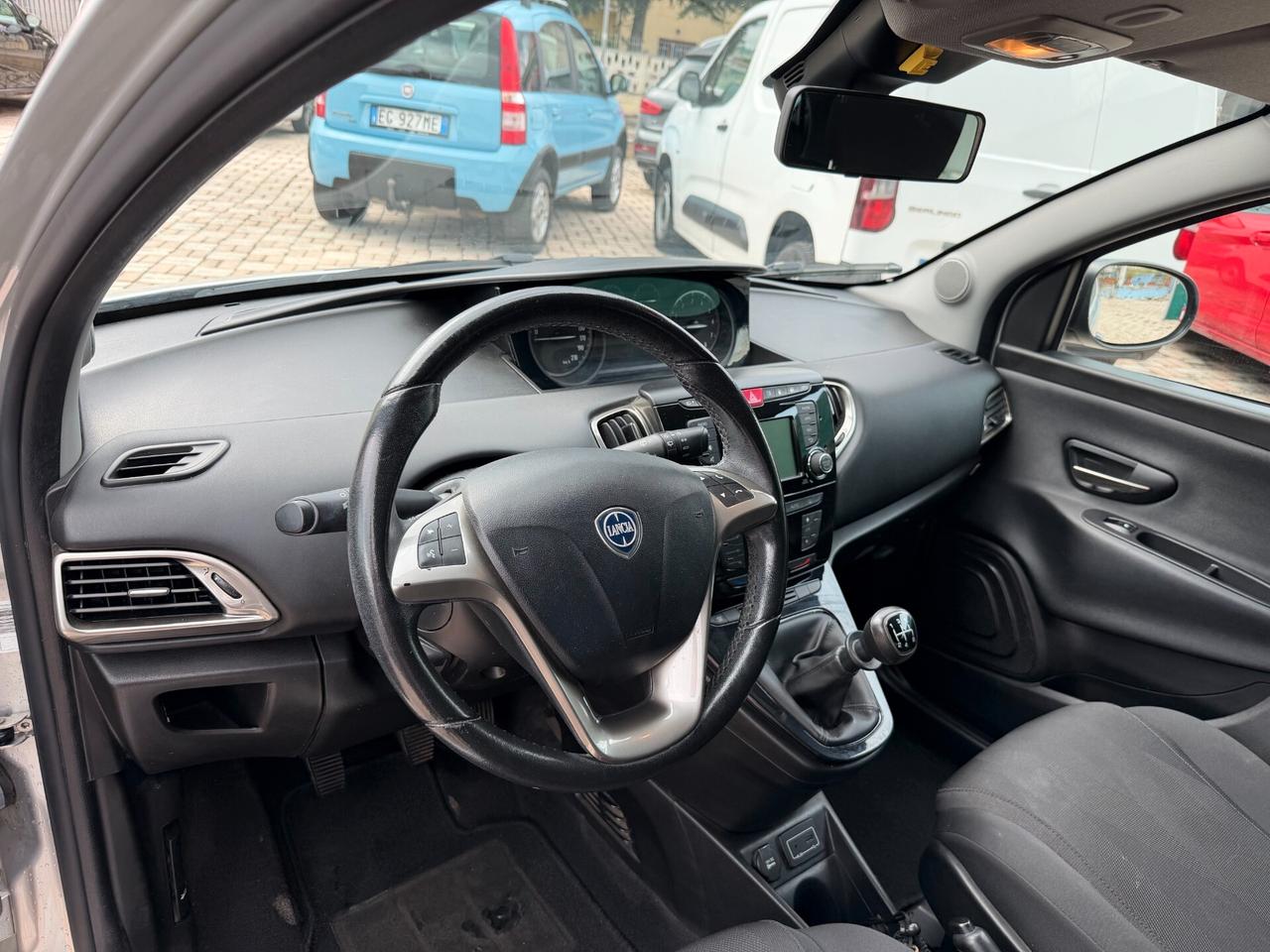 Lancia Ypsilon 1.2 69 CV 5 porte GPL Ecochic Platinum