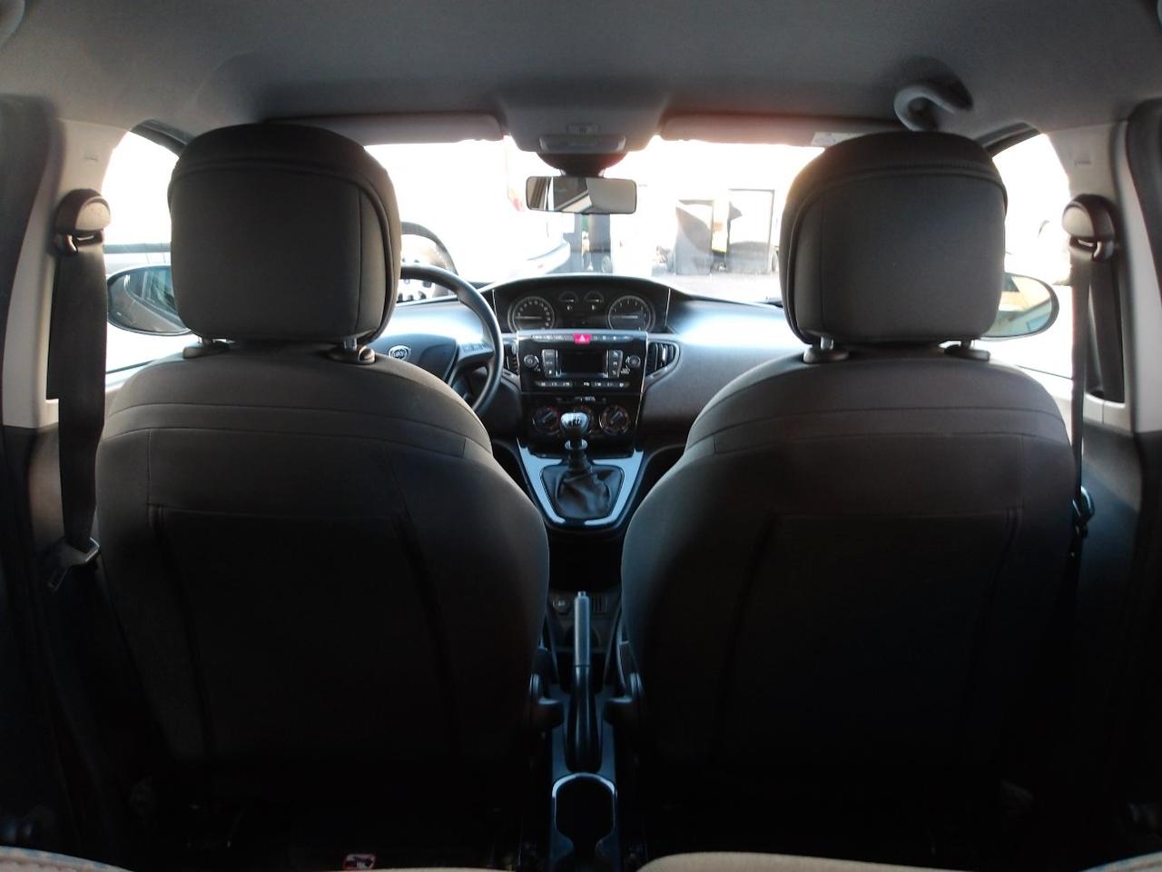 Lancia Ypsilon 1.0 firefly hybrid Silver s&s 70cv