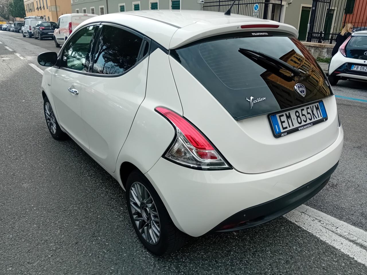 Lancia Ypsilon 1.2 69 CV 5 porte S&S Platinum