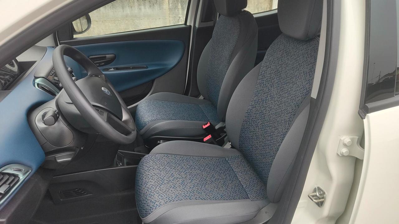 Lancia Ypsilon 1.0 FireFly 5 porte S&S Hybrid Oro