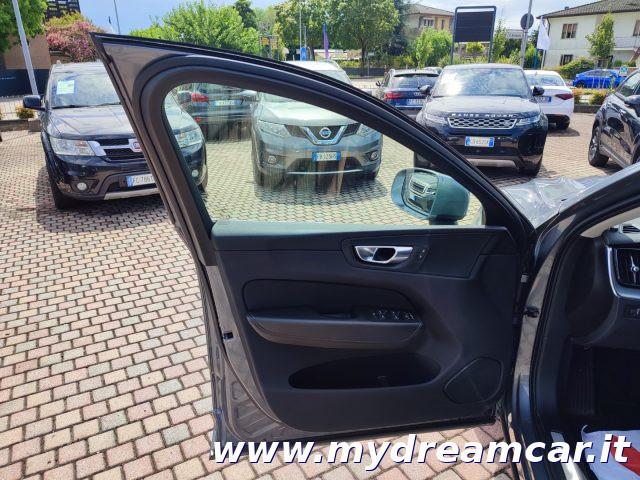 VOLVO XC60 B4 (d) AWD Geartronic Momentum Pro