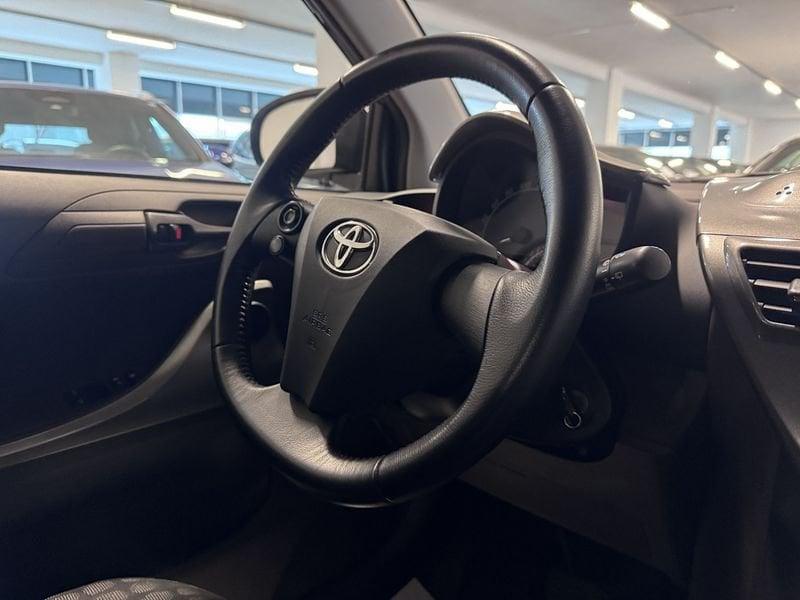 Toyota iQ iQ 1.0 cvt (multidrive)