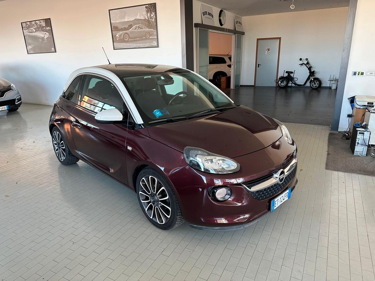 Opel Adam 1.2 70 CV White/Black Link