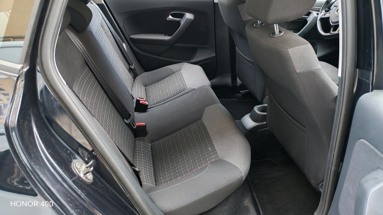Volkswagen Polo HIGHLINE CAMBIO AUTOMATICO NEOPATENTATO