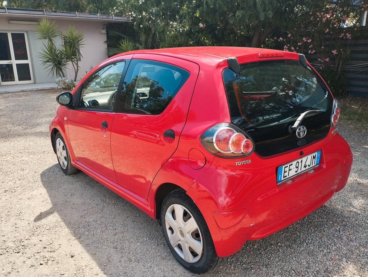 Toyota Aygo 1.0 12V VVT-i 5 porte Sol Connect Red Edition