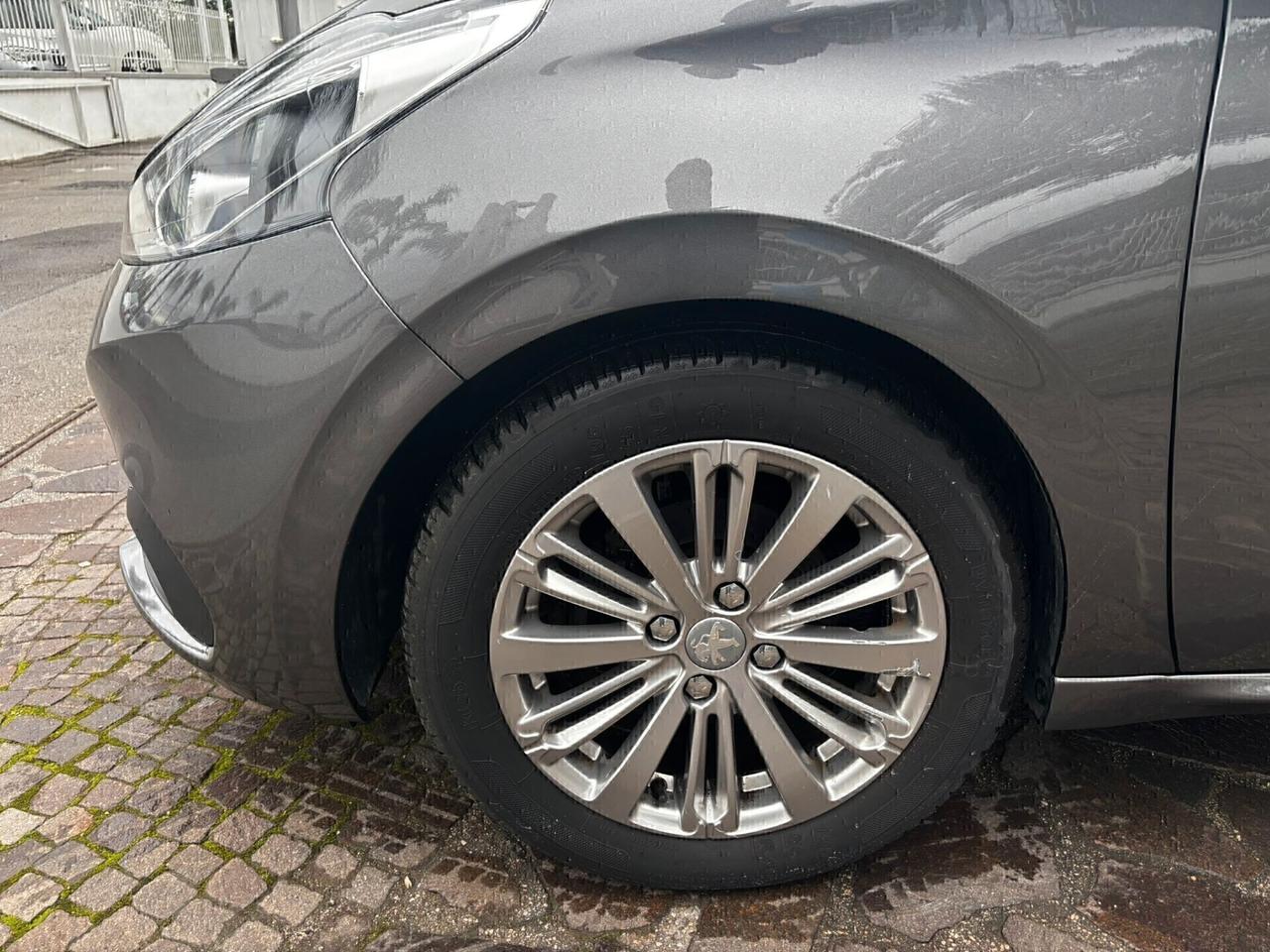 Peugeot 208 BlueHDi 75 5 porte Allure DIESEL 1.5 NEO PATENTATI