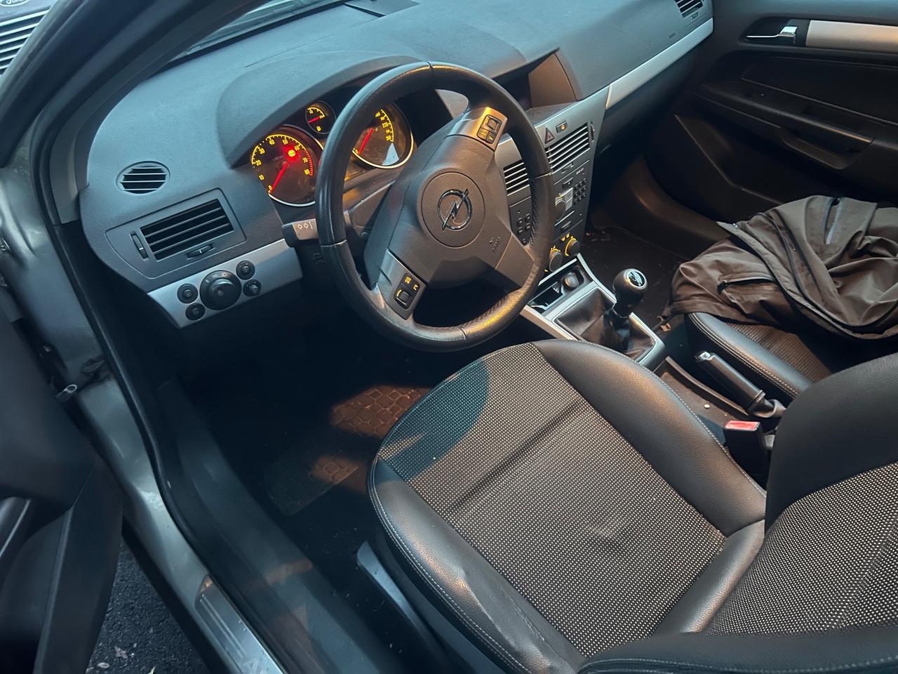 Opel Astra 1.6 16V Twinport 5 porte Cosmo