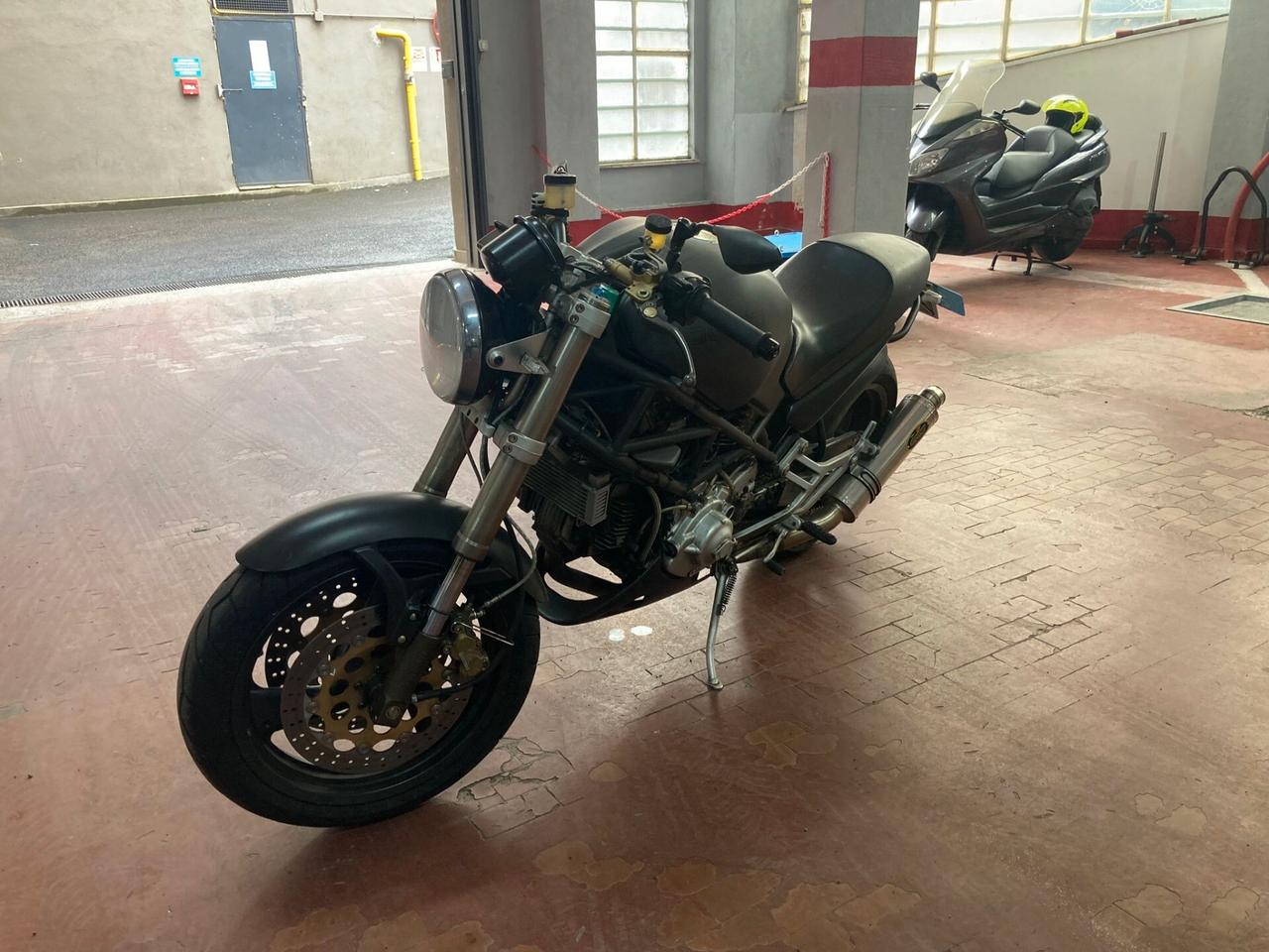 Ducati Monster 900