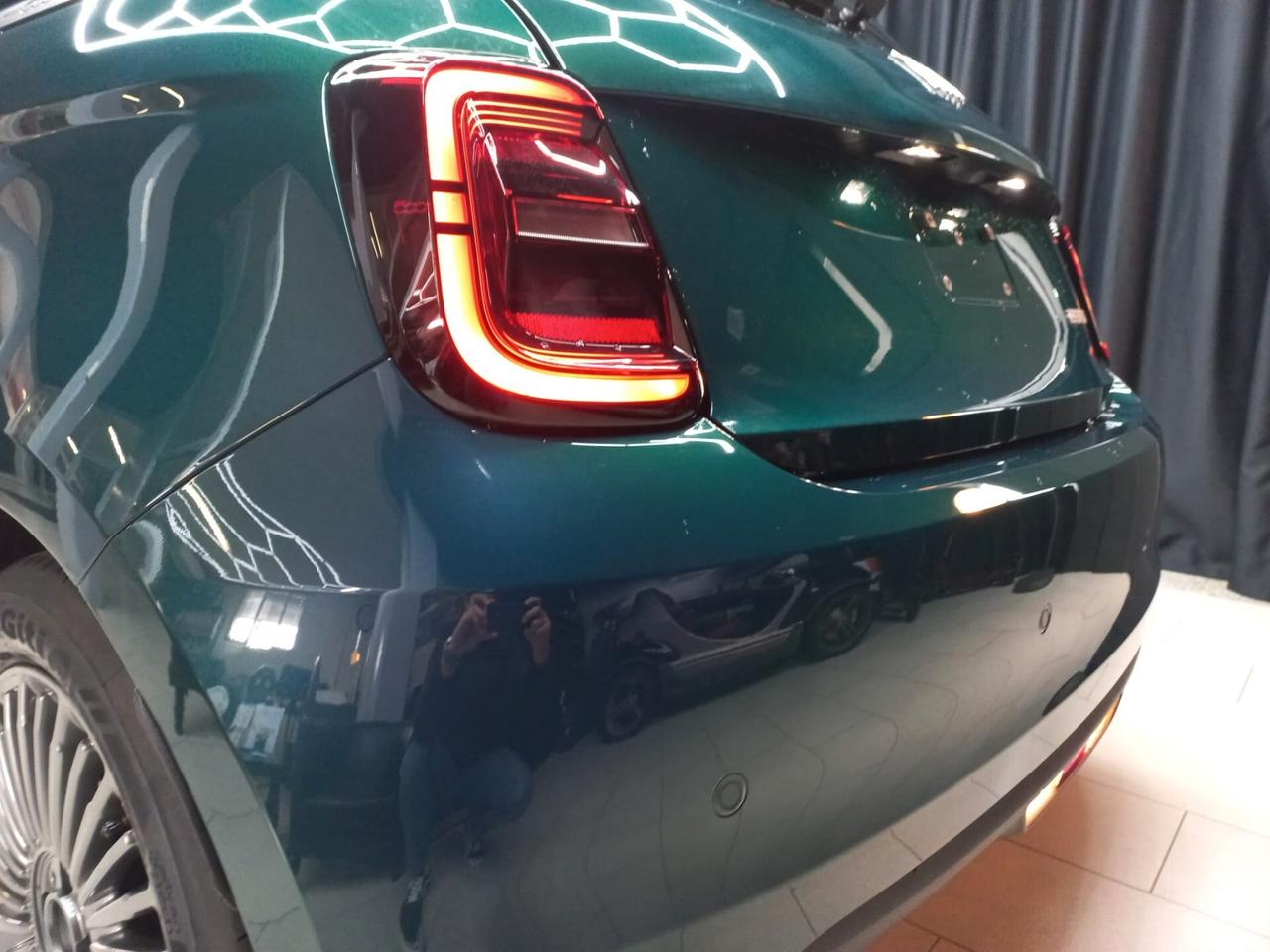Fiat 500 Berlina Hybrid Icon
