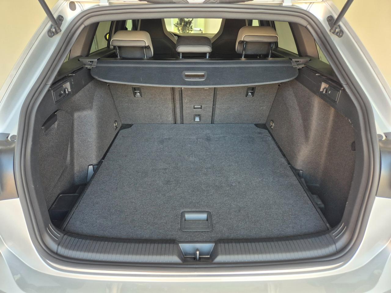 VOLKSWAGEN Golf Variant 2.0 TDI 150 CV DSG R-Line