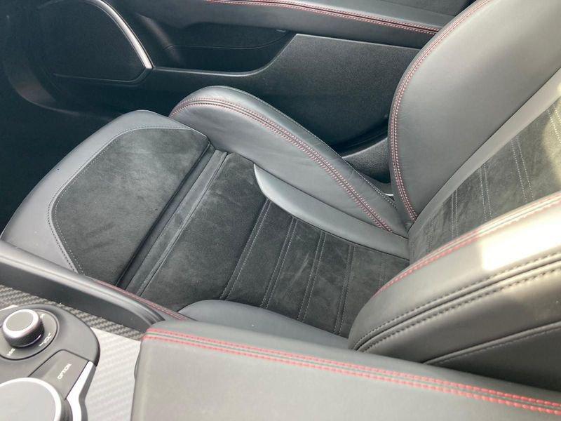 Alfa Romeo Giulia Giulia 2.9 V6 Bi-Turbo Quadrifoglio
