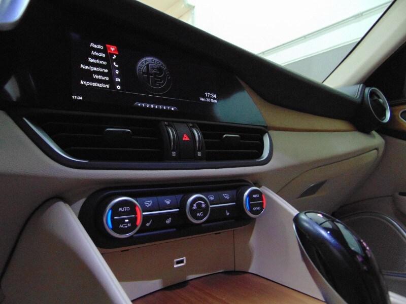 ALFA ROMEO Giulia (2016) Giulia 2.0 Turbo 280 C...