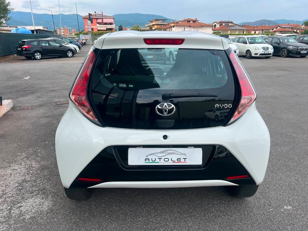 Toyota Aygo 1.0 x-clusiv 5p