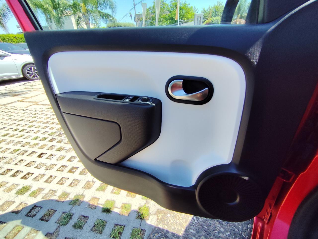 RENAULT Twingo 3ª serie Twingo SCe EDC La Pari...
