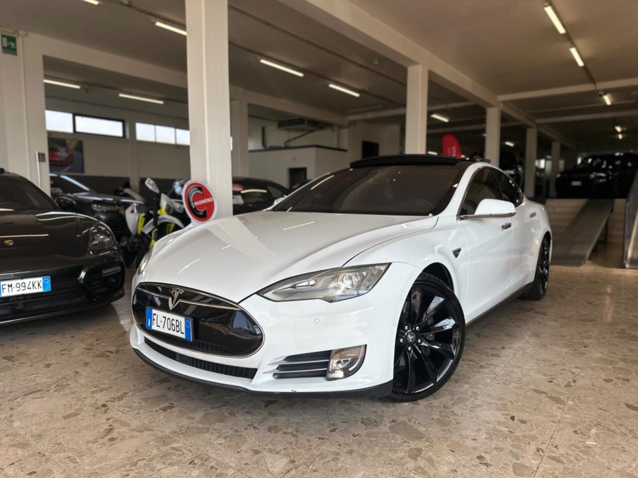 Tesla Model S 85kWh Dual Motor Performance ricariche gratuite