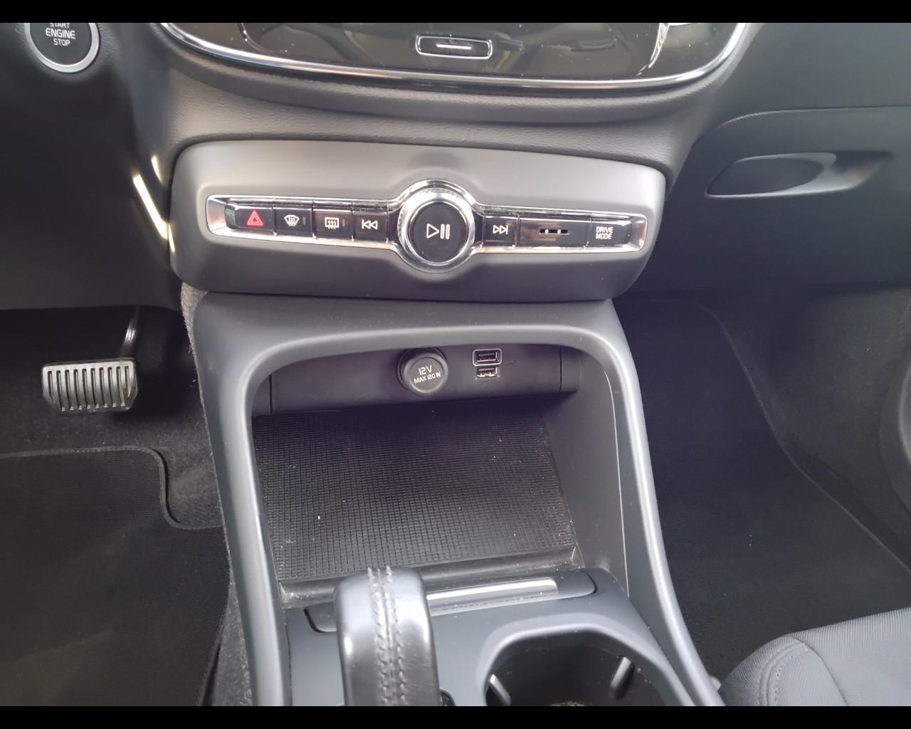 VOLVO XC40 - XC40 1.5 t2 Momentum Pro auto my21