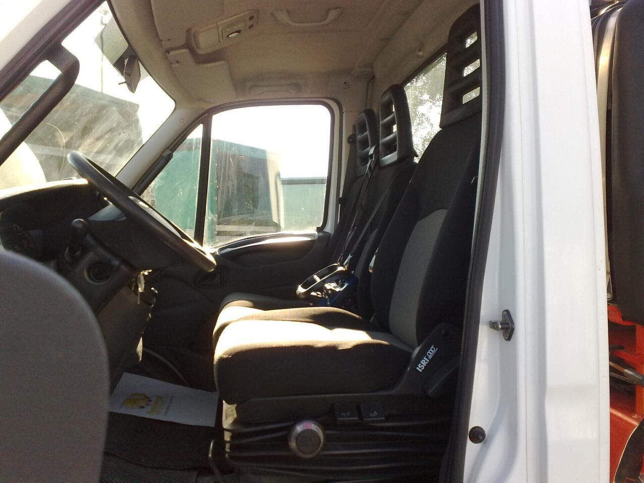 Iveco 65c17 3000cc cassone fisso con grù - 2013