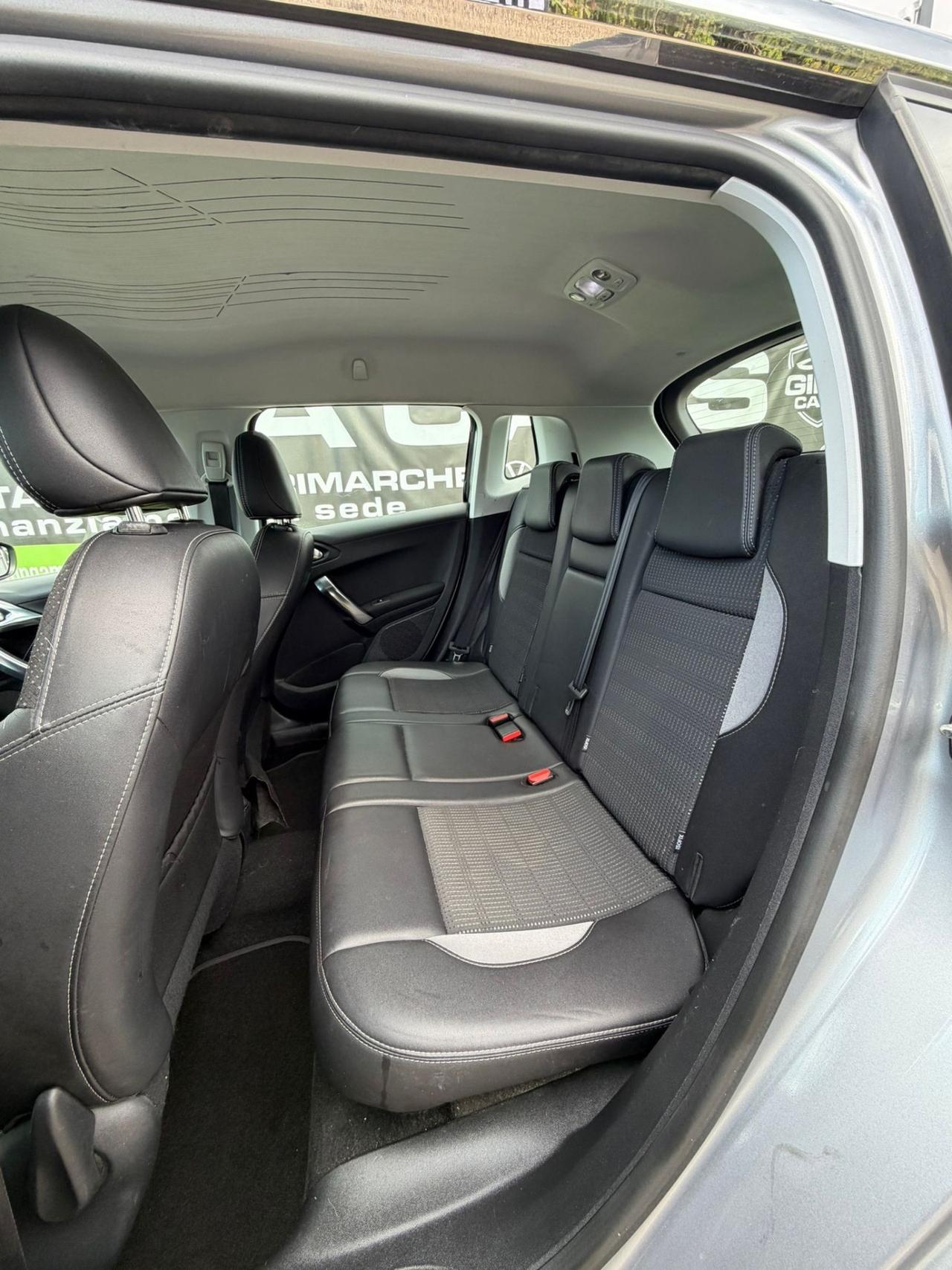 Peugeot 2008 1.6 e-HDi 115 CV Stop&Start Féline