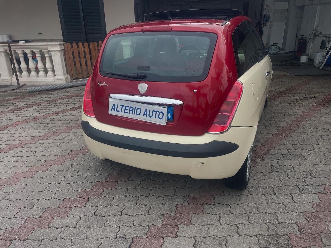 Lancia Ypsilon 1.4 16V Platino