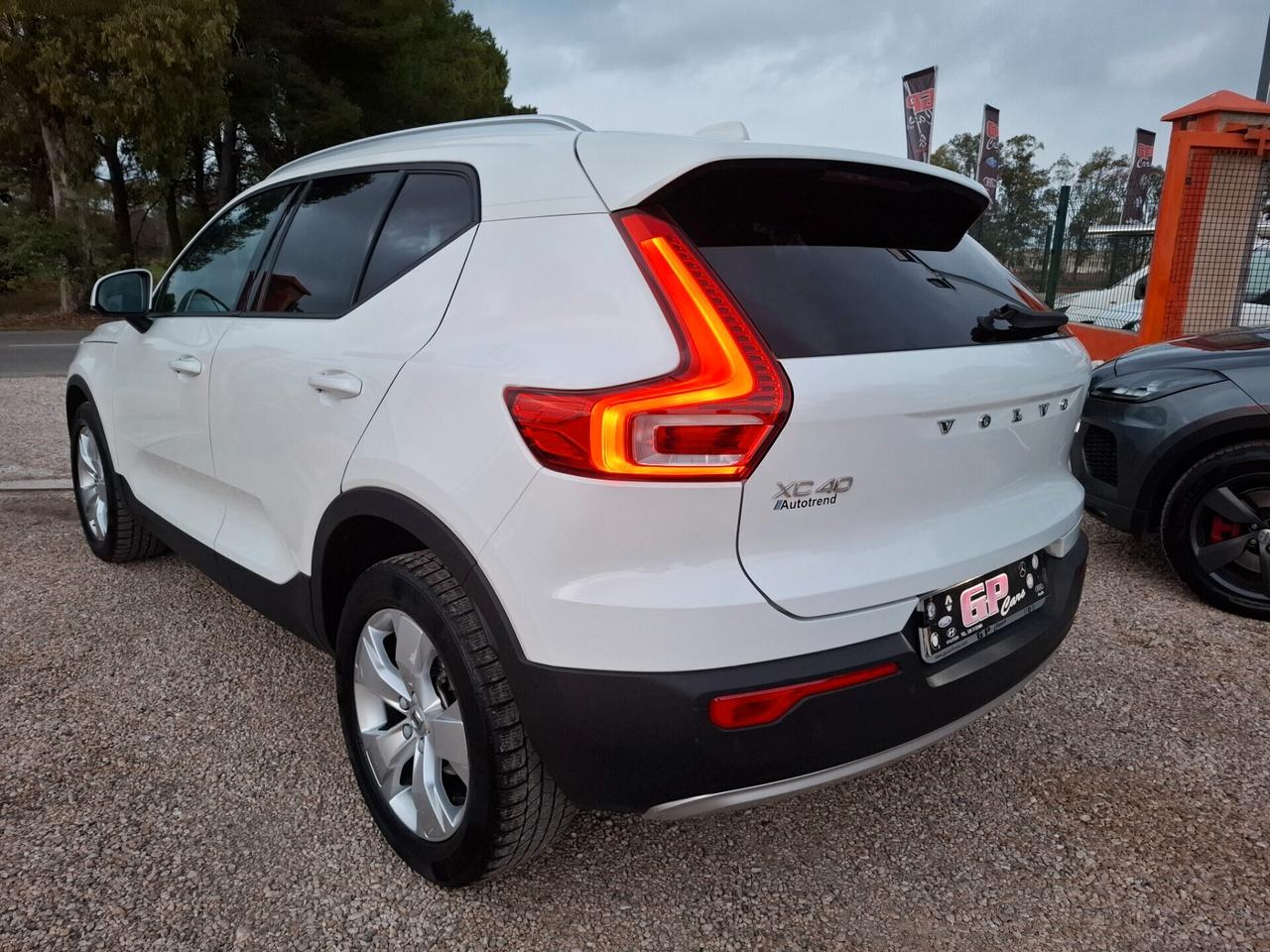 Volvo XC40-2.0-150cv*led*navi*Radar