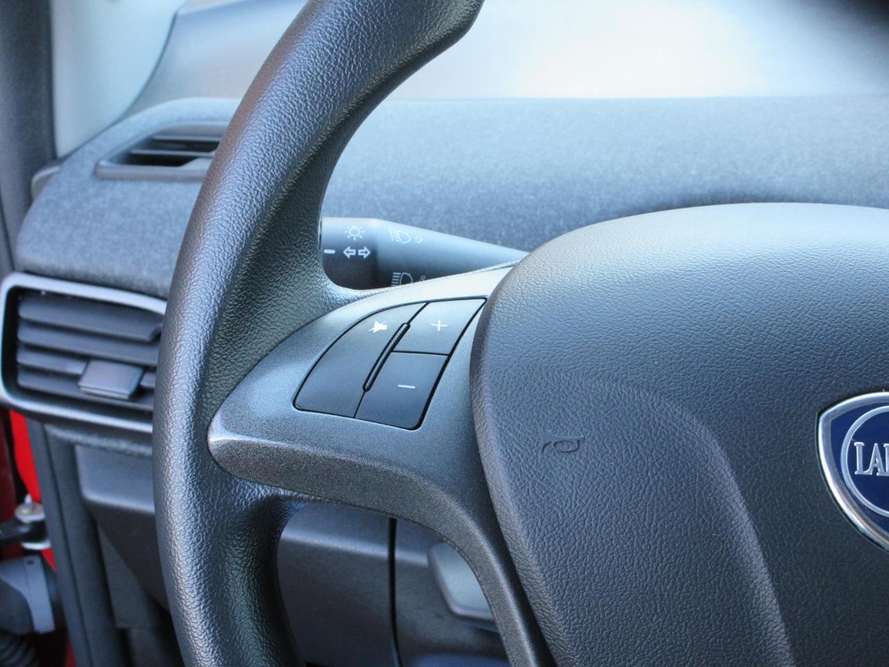 Lancia Ypsilon 1.0 firefly hybrid Silver s&s 70cv