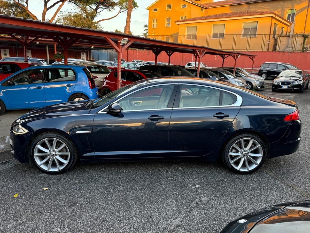 XF 3.0 D V6 Premium Luxury-unipro-rate-garanzia-