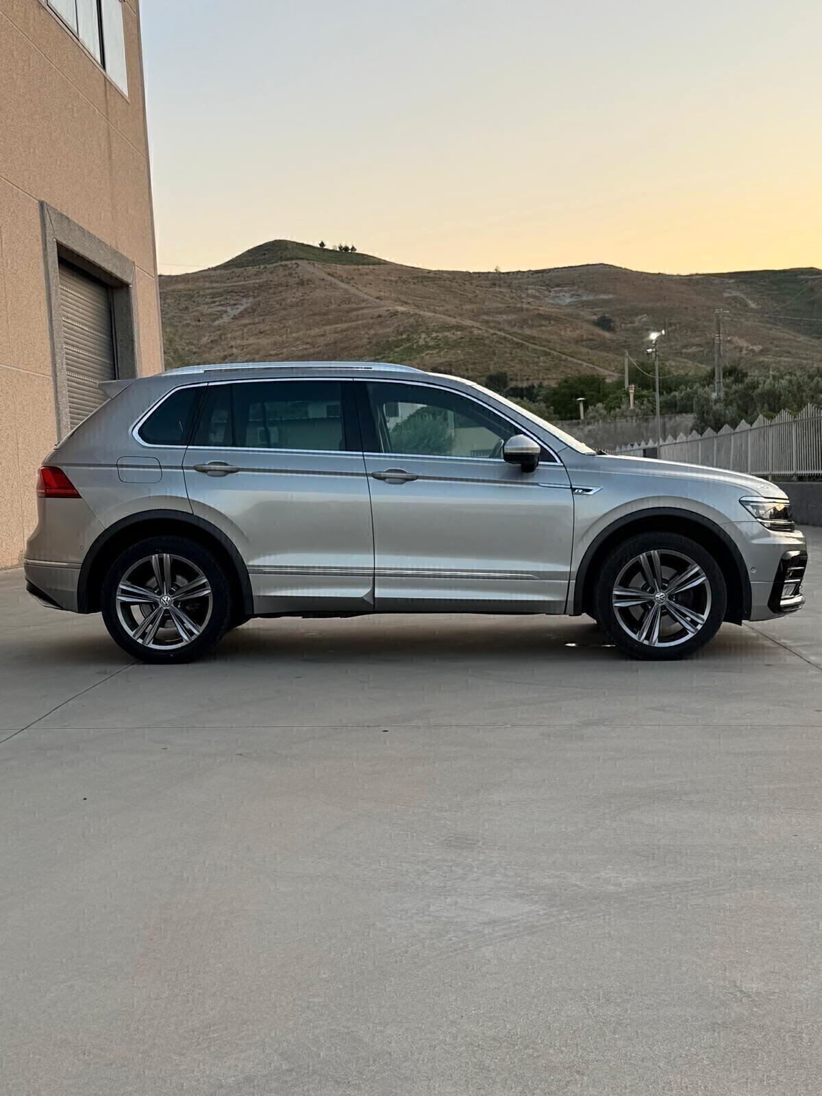 Volkswagen Tiguan 2.0 BiTDI SCR DSG 4MOTION Executive R-Line BMT