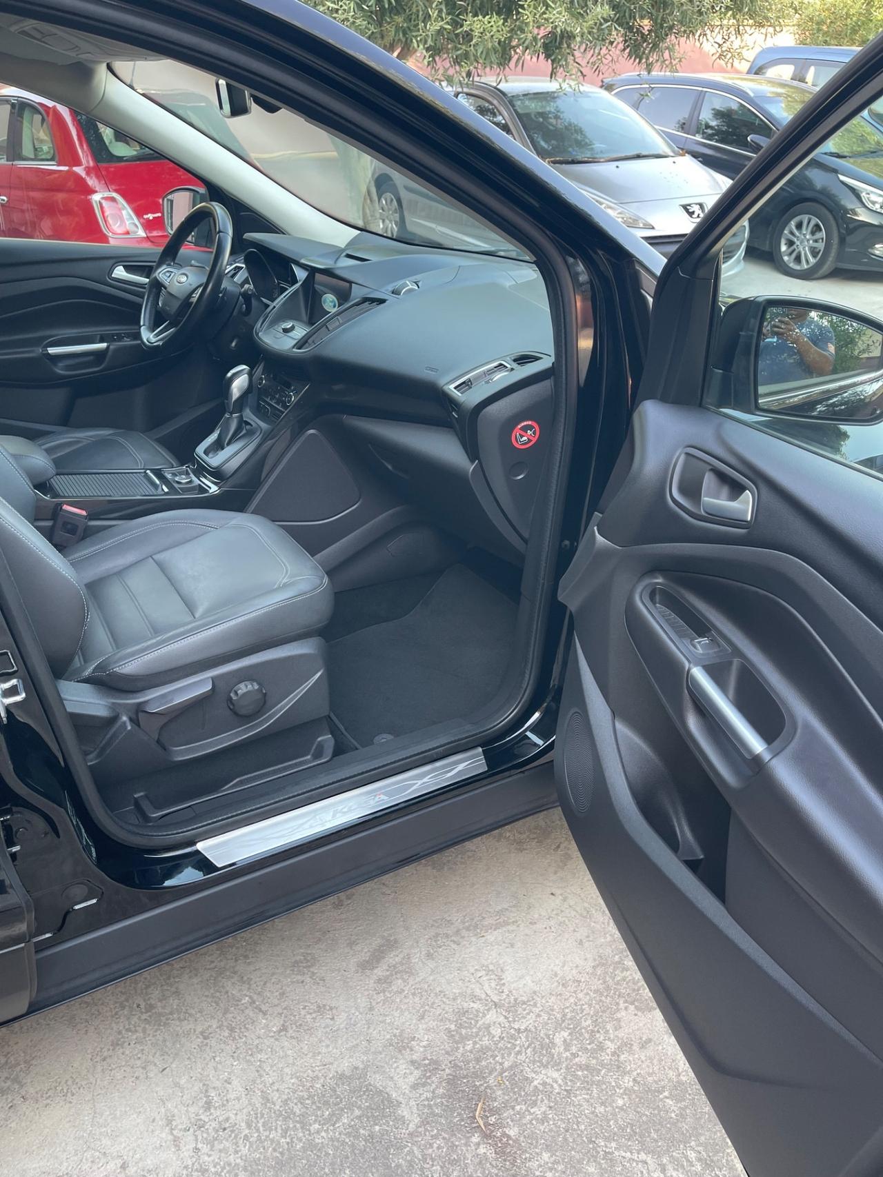 Ford Kuga 1.5 TDCI 120 CV S&S 2WD Powershift ST-Line