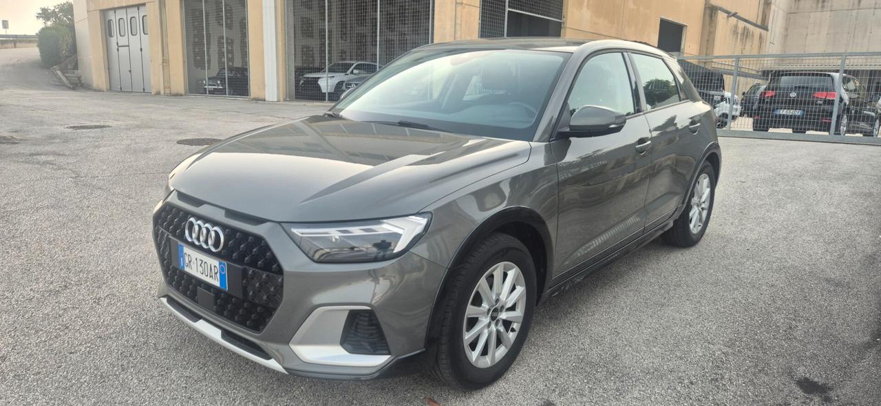Audi A1 allstreet 30 TFSI Identity Contrast 110CV NEOPATENTATI