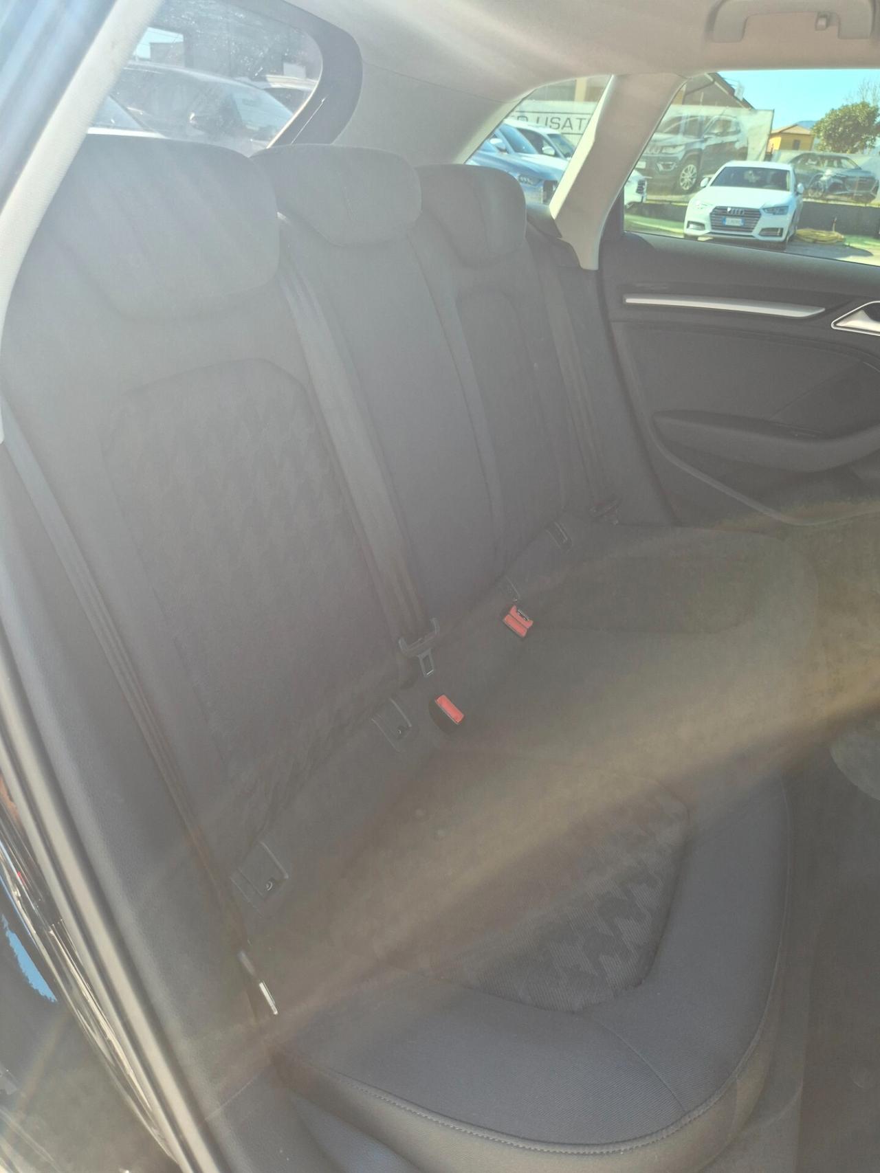 Audi A3 1.6 TDI ultra Attraction S-TRONIC